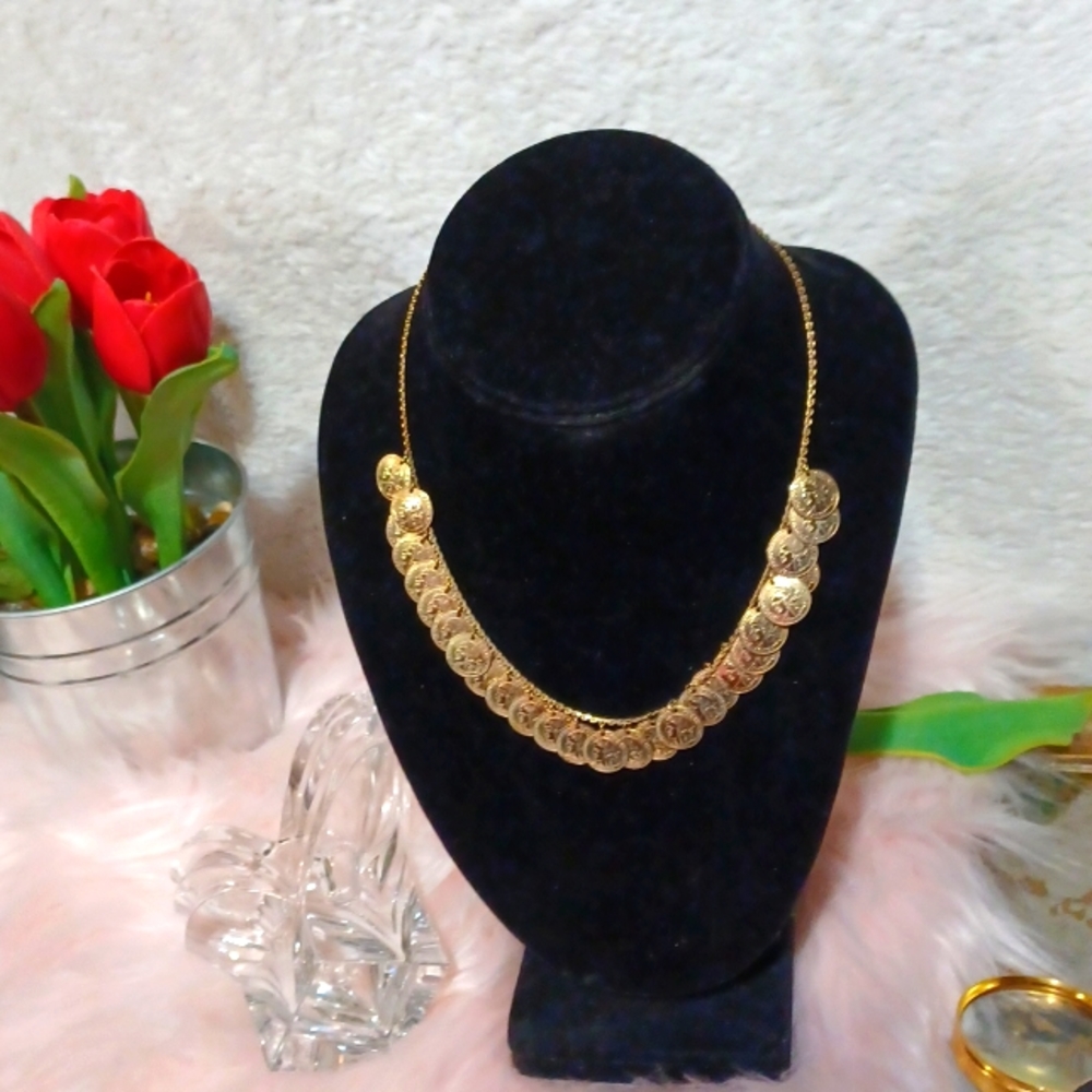 Gold tone necklace